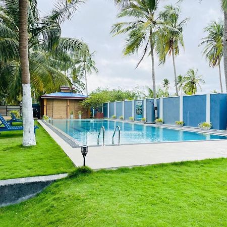 Nilaveli Hybrid Holiday Hotel Exterior foto
