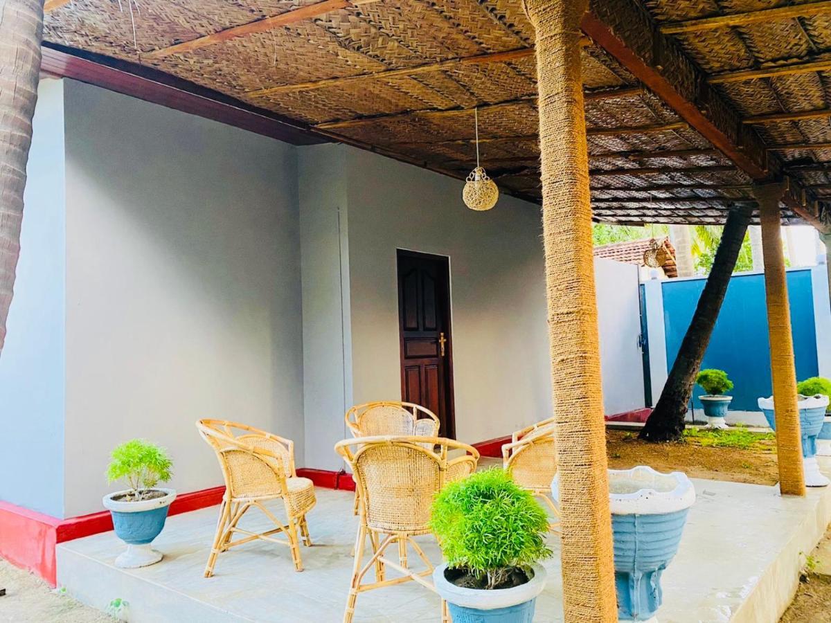 Nilaveli Hybrid Holiday Hotel Exterior foto