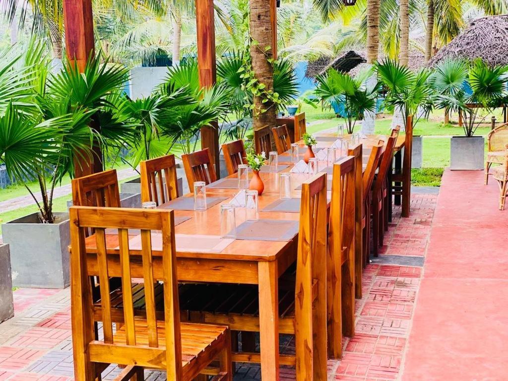 Nilaveli Hybrid Holiday Hotel Exterior foto
