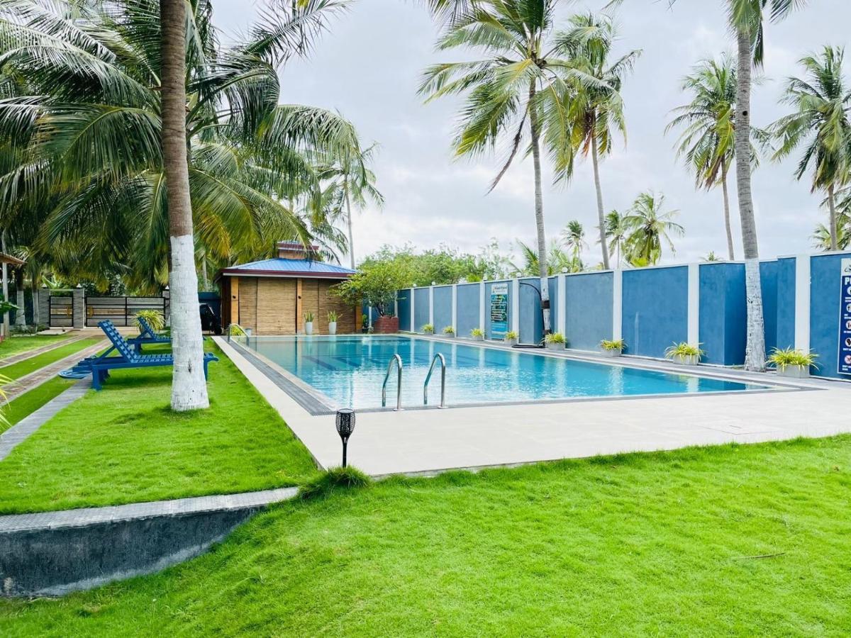 Nilaveli Hybrid Holiday Hotel Exterior foto
